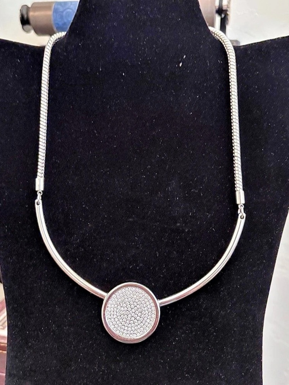Chicos Necklace Clear Rhinestone Medallion Style Snake Chain K738